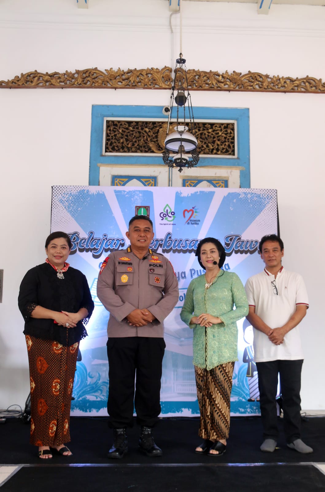 Belajar Berbusana Jawa” di Museum Radya Pustaka: Kombes Pol Tri Suhartanto Tekankan Pentingnya Melestarikan Budaya