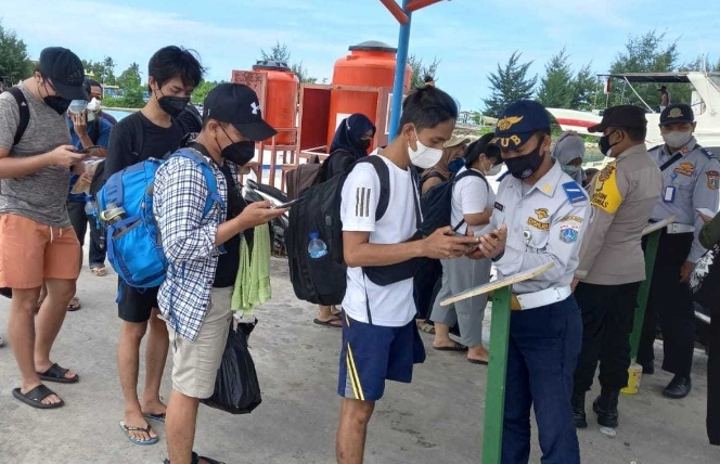 Kembali Seusai Berlibur, 344 Wisatawan Scan Chek Out Peduli Lindungi di 4 Dermaga Pulau Pemukiman Kep Seribu Utara