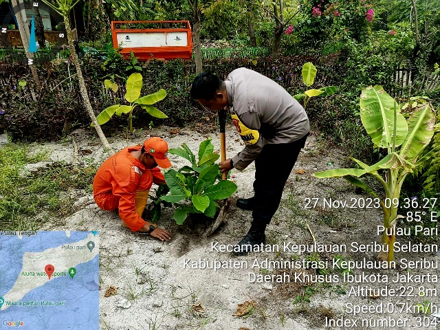 Polsek Kepulauan Seribu Selatan Gencar Tanam Bibit Pohon Bersama Warga untuk Reduksi Polusi Udara