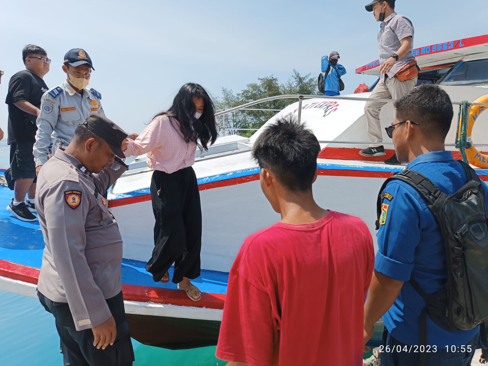 Pelayanan Petugas Pos Pengamanan Ops Ketupat Jaya 2023 Di Pulau Harapan