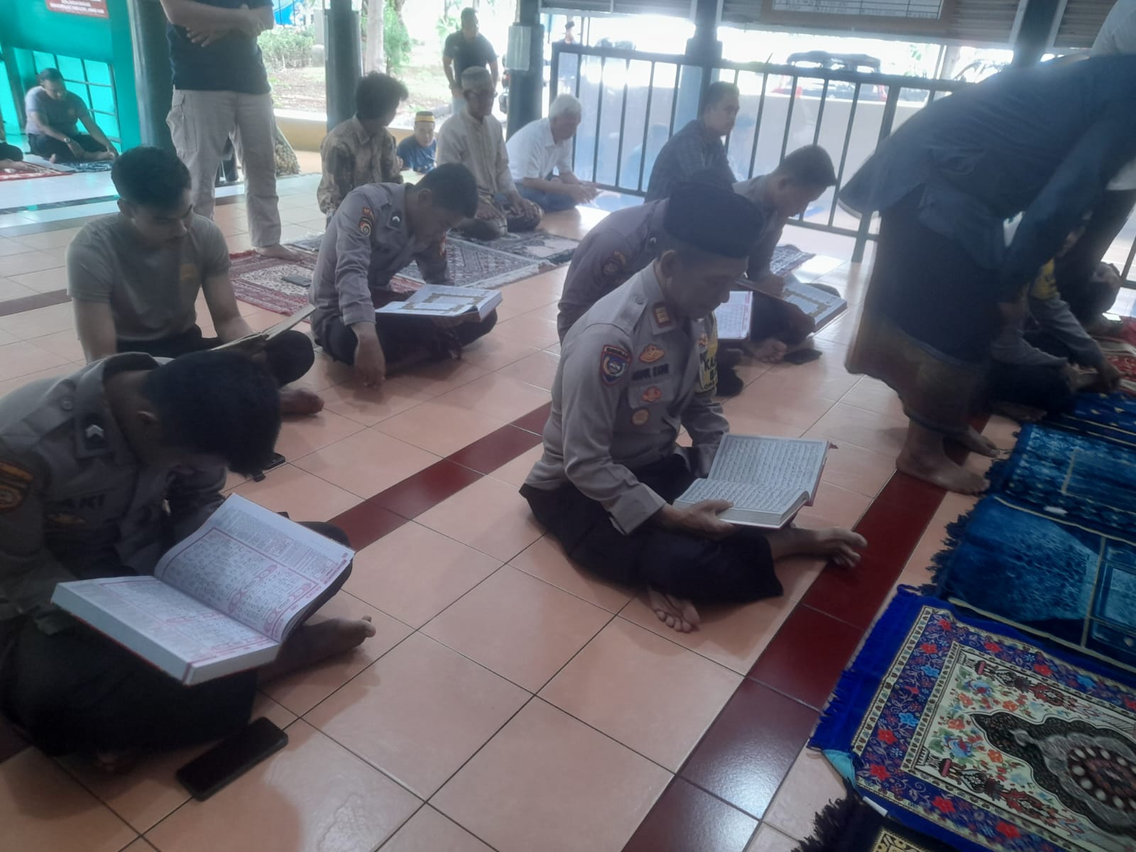 Polisi Tadarus Al-Qur'an: Polres Kepulauan Seribu Gelar Cooling System Tadarusan di Masjid Baitul Jannah, Marina Ancol