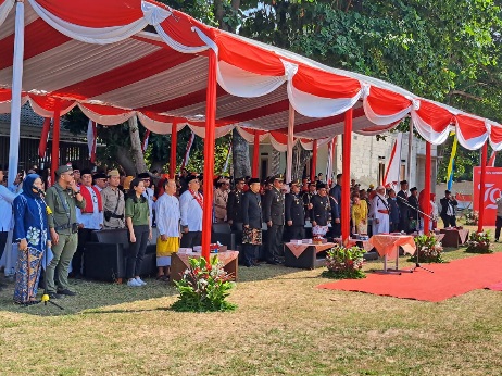 Kapolres Kepulauan Seribu  Hadiri Upacara Peringatan HUT RI ke-79 di Pulau Pramuka Bersama Menteri Pariwisata dan Ekonomi Kreatif Sandiaga Uno