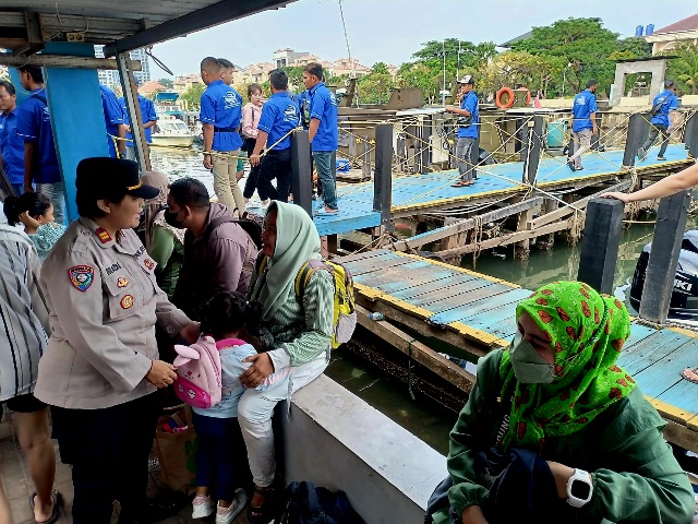 Srikandi Polres Kepulauan Seribu Gagas Jumat Curhat untuk Perkuat Hubungan dengan Masyarakat Pulau Untung Jawa