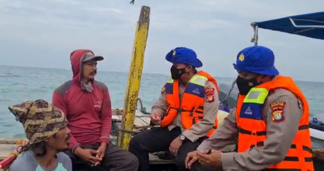 Pelaksanaan Patroli Perairan Sat Polair Polres Kepulauan Seribu, Menjaga Nelayan Tetap Aman