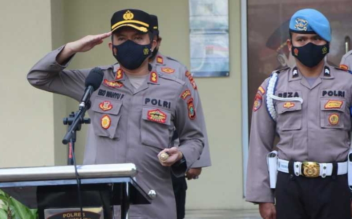 Kapolres Kep Seribu AKBP Eko Wahyu Fredian,SIK Pimpin Upacara Kenaikan Pangkat Pengabdian Personelnya