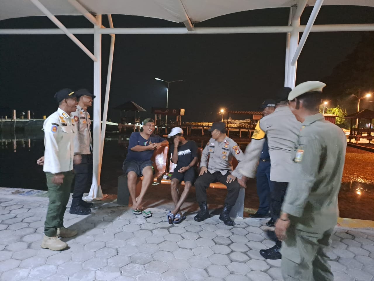 Polsek Kepulauan Seribu Utara Rutin Gelar Patroli Malam Dialogis di Pulau Panggang
