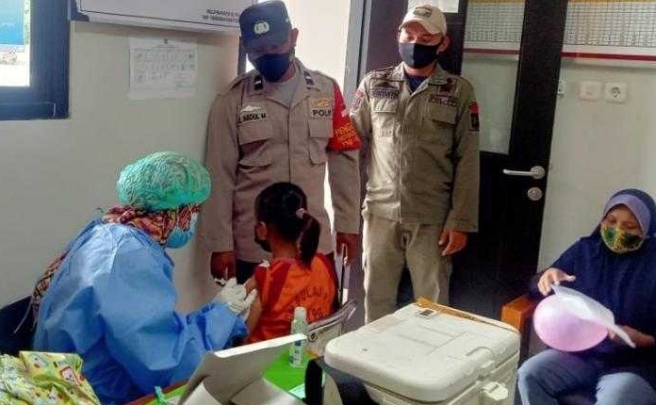 Vaksinasi Anak Usia 6-11 Tahun Polsek Kep Seribu Selatan Di Pulau Pari Layani Vaksin Dosis Dua Capai 70 Persen Lebih