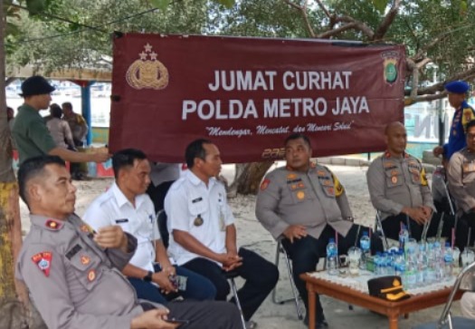 Dekat dengan Warga, Kapolres Kepulauan Seribu Gelar Jumat Curhat di Pulau Kelapa