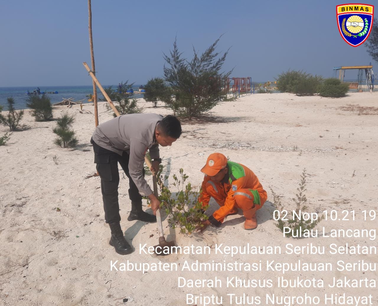 Polsek Kepulauan Seribu Selatan, Polres Kepulauan Seribu Turut Gencar Bersama Warga Tanam Pohon untuk Menanggulangi Polusi Udara