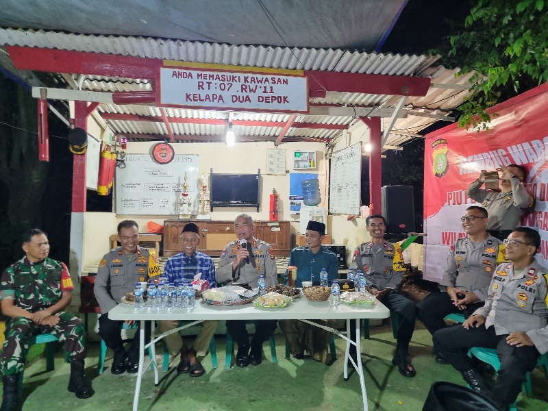 Cooling System Dirbinmas Polda Metro Jaya Silaturahmi Dengan Tokoh Masyarakat di Pos Kamling Cimanggis