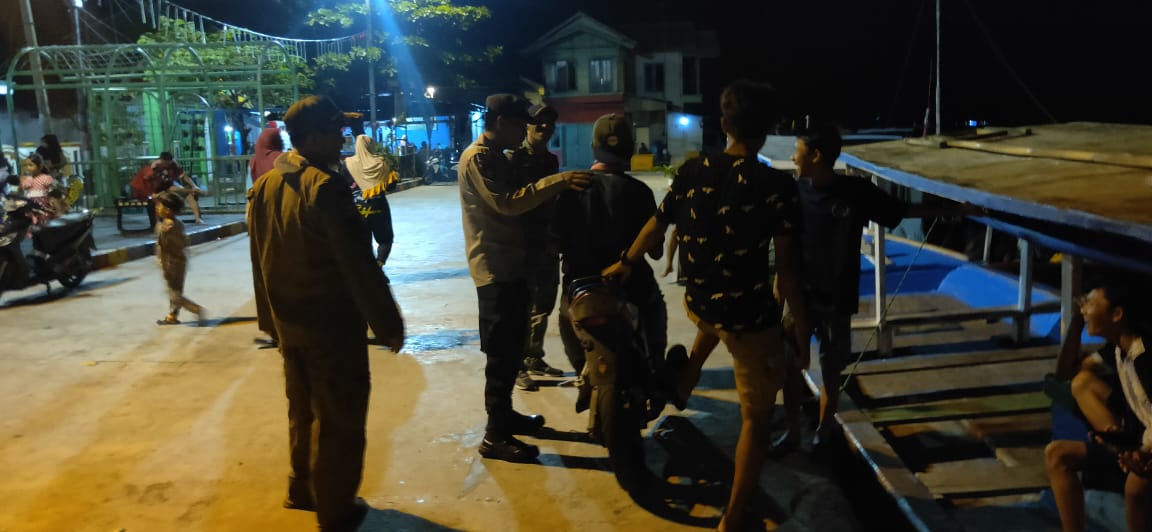Cegah Kenakalan Remaja Polsek Kepulauan Seribu Rutin Patroli Ramadhan