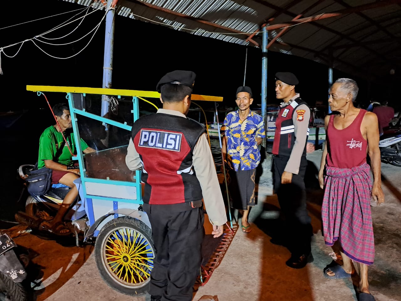 Polsek Kepulauan Seribu Selatan Gelar Patroli Malam di Pulau Lancang untuk Antisipasi Gangguan Kamtibmas