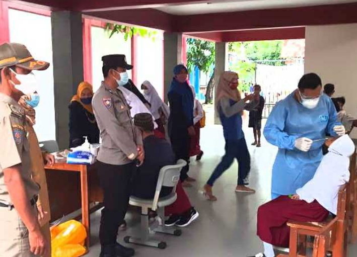 Testing Swab Antigen di 2 Sekolah Dasar di Pulau Payung, Polsek Kep Seribu Selatan Terus Cegah Sebaran COVID19 Cluster Sekolahan