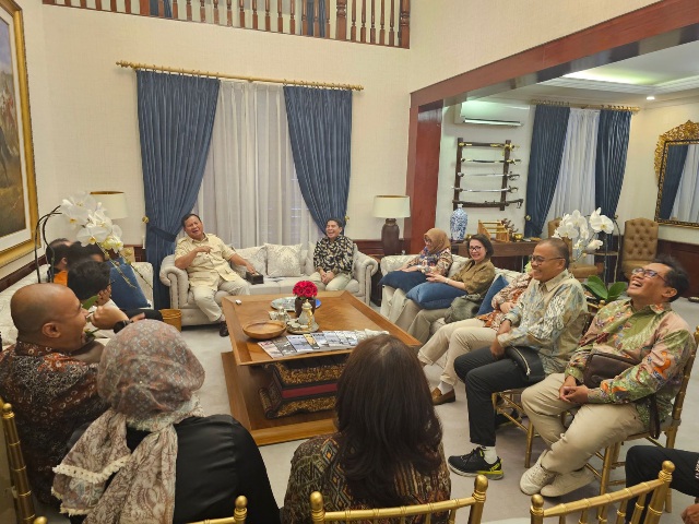 Suasana Riang Gembira Prabowo Diskusi dengan Para Pemred Media Nasional