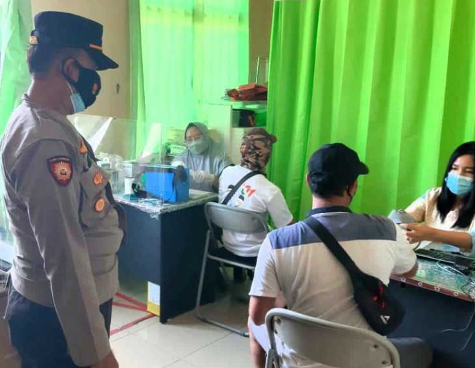 Hari ini, 50 Warga Jalani Suntik Vaksin Dosis 3 Yang Digelar Polsek Kep Seribu Utara di Pulau Kelapa