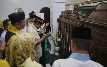 Prabowo Ziarah ke Makam Sultan Maulana Hasanudin, Didoakan jadi Presiden RI oleh Warga Setempat
