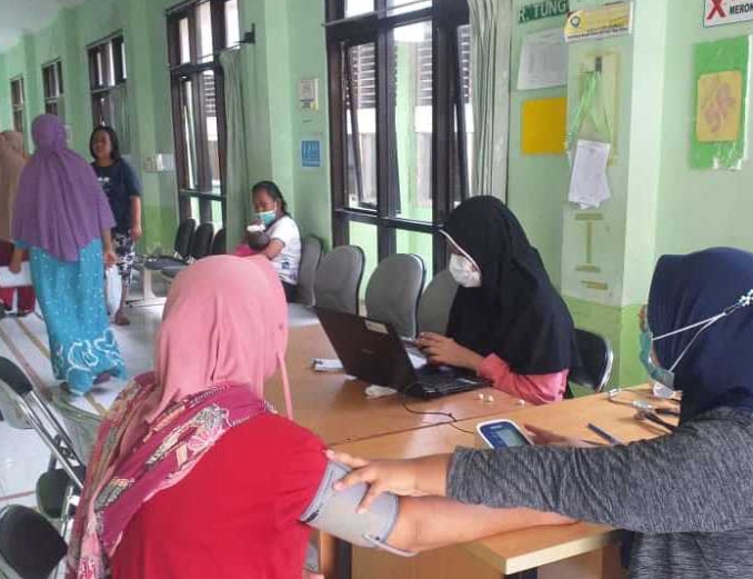 Gelar Vaksinasi Booster Ramadhan Polsek Kep Seribu Utara di Pulau Panggang dibanjiri Peserta Vaksin