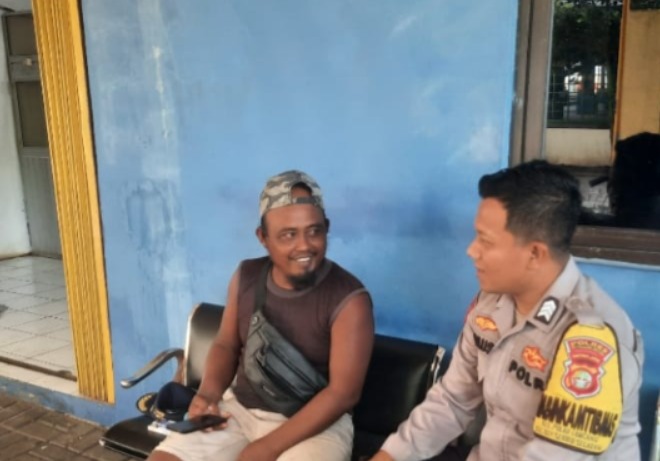 Polisi Humanis Sambang Tokoh Masyarakat, Bhabinkamtibmas Pulau Lancang Tegaskan Perangi Premanisme dan Judi Online