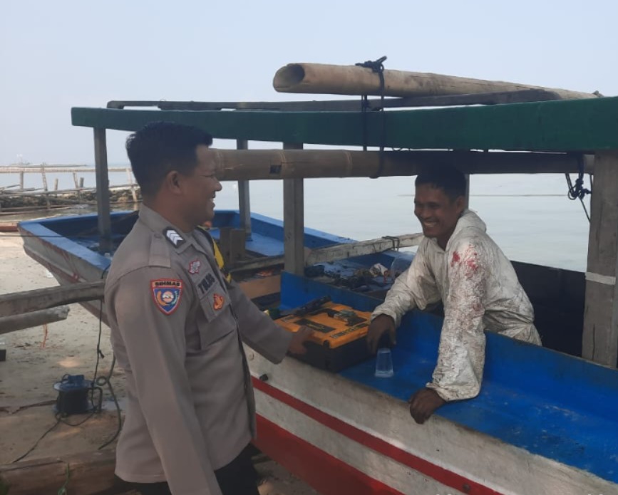 Bhabinkamtibmas Pulau Lancang Sambangi Nelayan, Ajak Kerja Sama Tingkatkan Keamanan Laut
