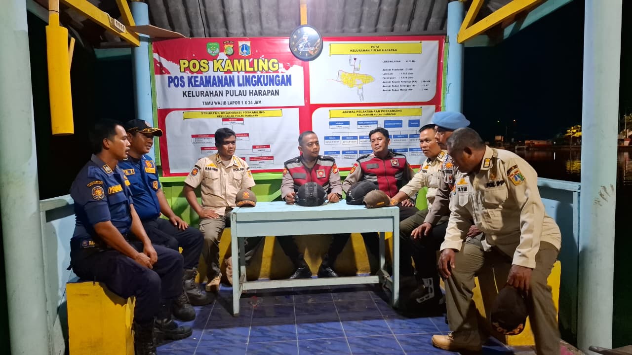 Polsek Kepulauan Seribu Utara Gelar Pengecekan Pos Kamling Bersama 3 Pilar, Pastikan Situasi Aman dan Kondusif