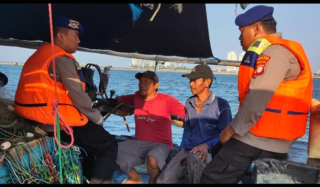 Team Patroli Satpolair Polres Kepulauan Seribu Melaksanakan Giat Patroli Laut di Perairan Pulau Damar