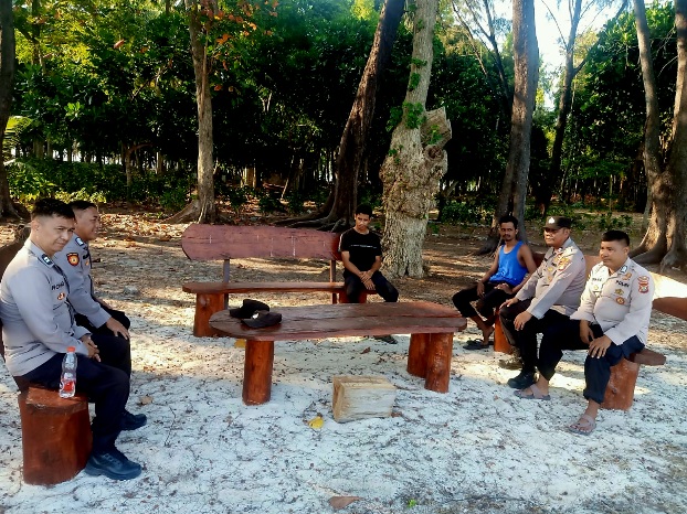Polsek Kepulauan Seribu Utara Gencar Lakukan Patroli Dialogis untuk Antisipasi Praktek Ilegal di Perairan Pulau Genteng Besar dan Pulau Pantara