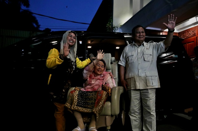 Yenny Wahid Hadirkan Sang Ibu, Sinta Wahid, saat Berkunjung ke Kediaman Prabowo