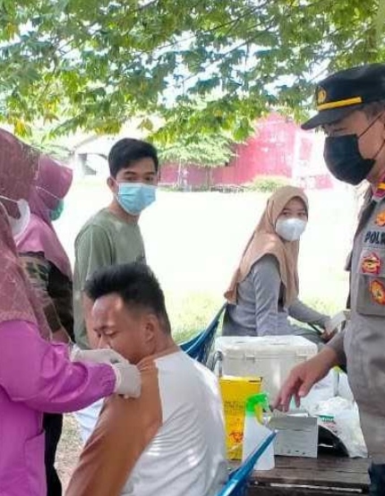 Vaksinasi Dosis 3 Terus digelar Polsek Kep Seribu Selatan di 4 Pulau Permukiman