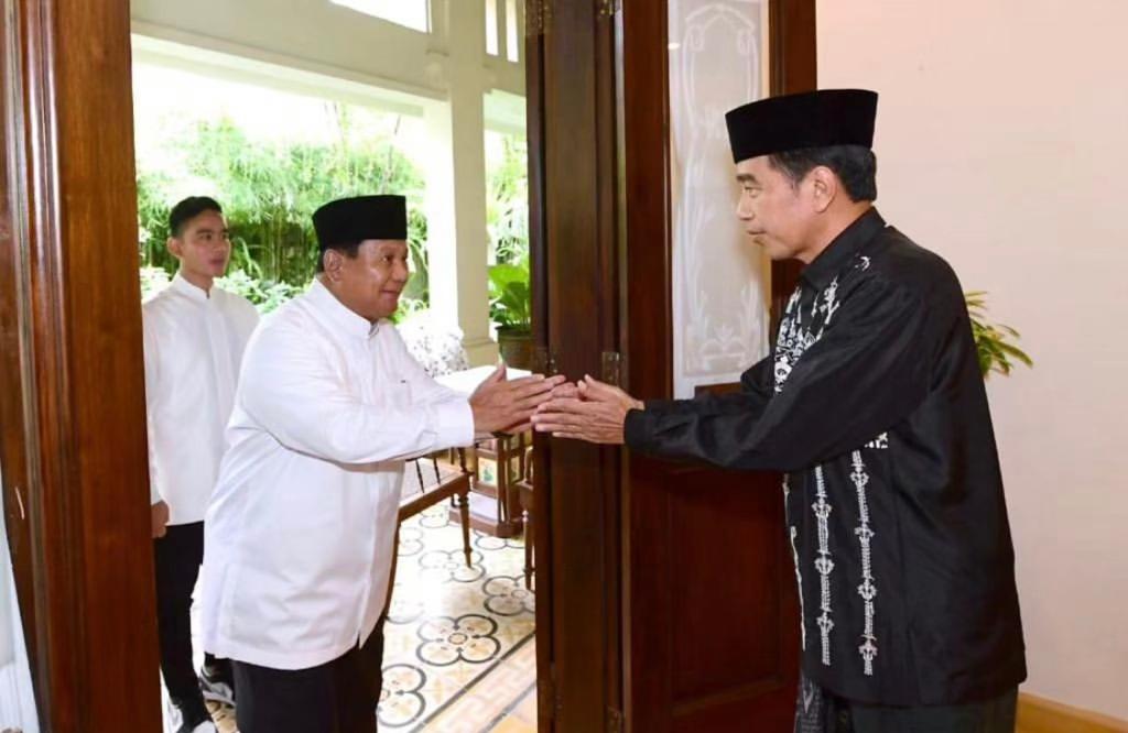 Warganet Komentari  Postingan Jokowi Lebaran Bareng Prabowo: Pak Prabowo Pantas Lanjutkan Pak Jokowi