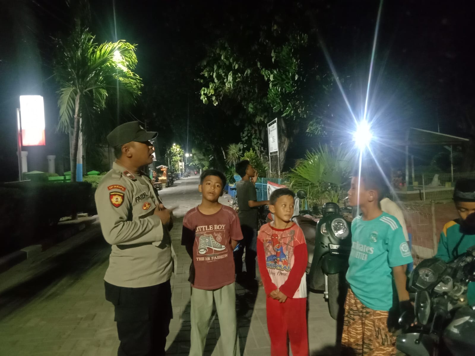 Polsek Kepulauan Seribu Selatan Gelar Patroli Dialogis: Himbau Kenakalan Remaja dan Sambangi Warga