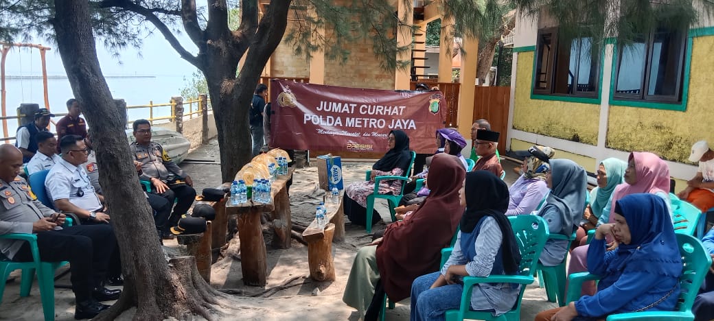 Kapolres Kepulauan Seribu Gelar Jumat Curhat di Pulau Pari, Ajak Warga Jaga Kamtibmas