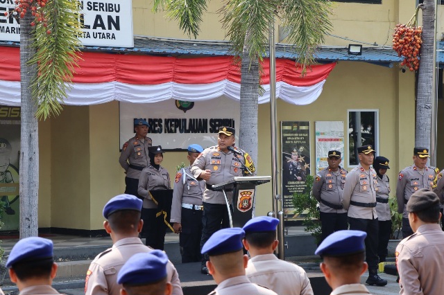 Polres Kepulauan Seribu Gelar Upacara Kenaikan Pangkat Pengabdian dan Penghargaan Personel