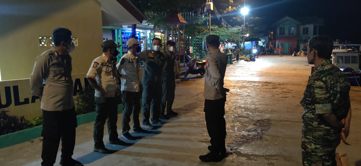 Sitkamtibmas Aman Polsek Kepulauan Seribu Utara Laksanakan Patroli Malam