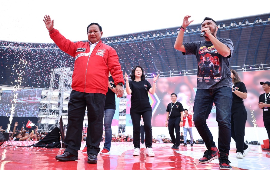 Momen Gemoy Prabowo saat Tampil di Atas Panggung HUT PSI