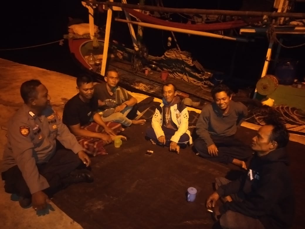 Polsek Kepulauan Seribu Selatan Melaksanakan Patroli Malam dan Sambang di Pulau Tidung, Masyarakat Diminta Tetap Waspada