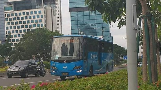 Imbas Kebakaran RSPAD dan Demo di DPR, Sejumlah Rute Bus Trans Jakarta Dialihkan