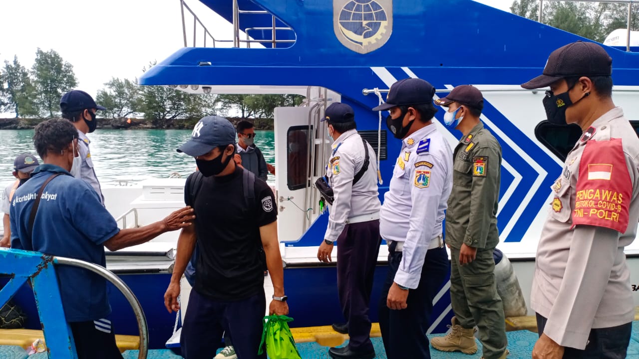 65 Penumpang Kapal Tiba di Pulau Tidung Diwajibkan Menerapkan Protokol Kesehatan