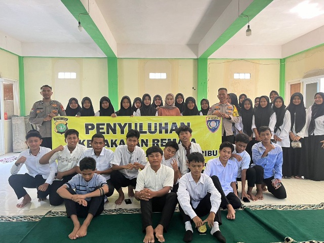 Sat Binmas Polres Kepulauan Seribu dan Mahasiswi UNJ Sosialisasikan Bahaya HOAX serta Ajak Siswa MAN PKU Pulau Tidung Sukseskan Pemilu 2024