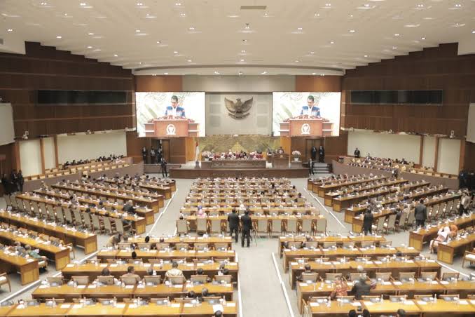 DPR Resmi Sahkan UU Perlindungan Ketenagakerjaan, K3 hingga Upah Jadi Sorotan