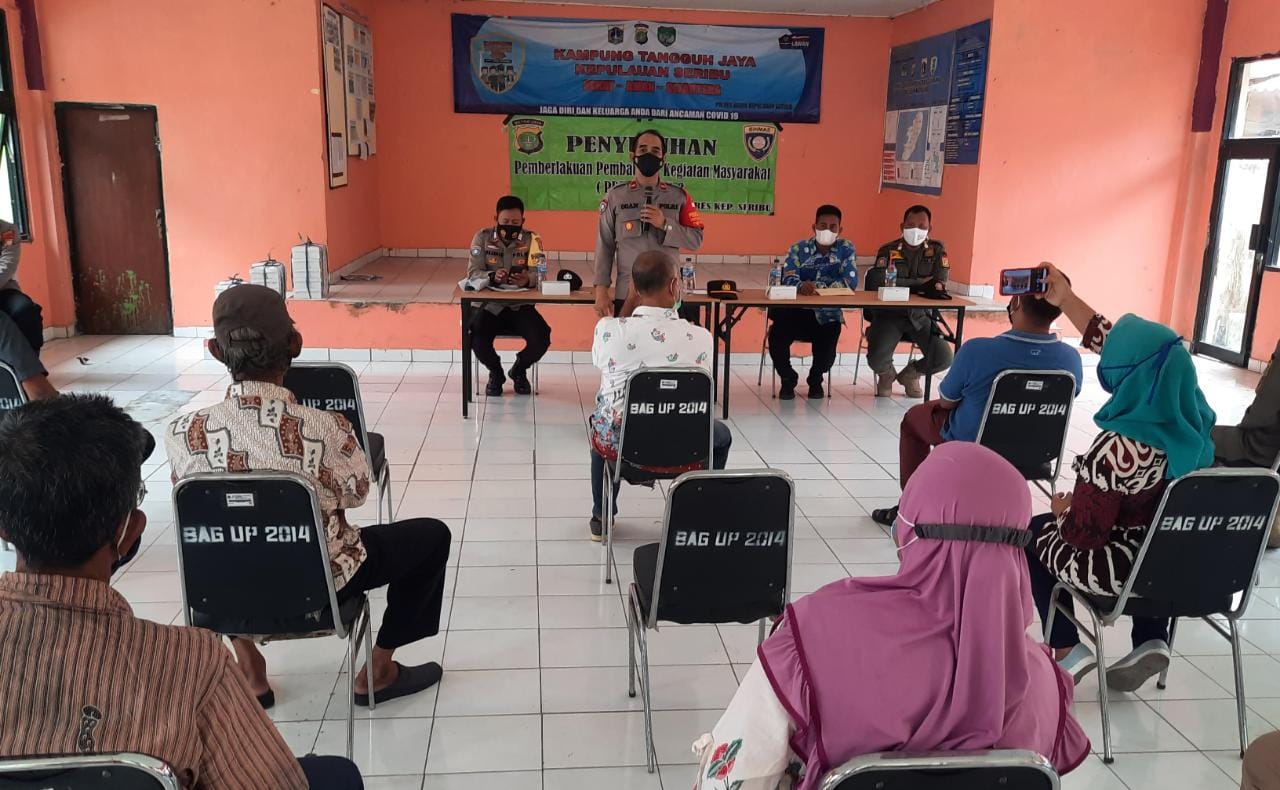 Edukasi Warga Pulau Pramuka, Sat Binmas Polres Kep Seribu Berikan Penyuluhan PPKM Level3