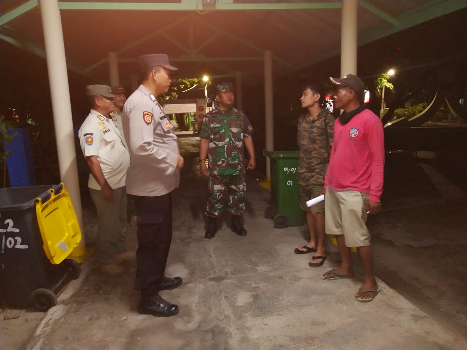 Patroli Ramadhan Gabungan Polri, TNI dan satpol PP Himbau Warga Tak Termakan Hoax
