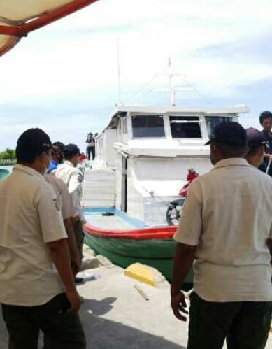 Polsek Kep Seribu Utara Wajibkan 127 Penumpang Kapal Tiba di 4 Dermaga Scan PeduliLindungi