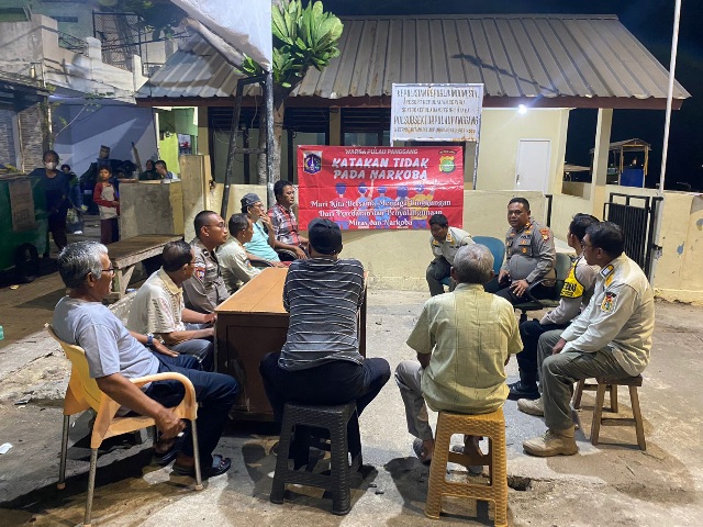 Kapolsek Kepulauan Seribu Utara Iptu Yoyo Hidayat Gelar Ngopi Kamtibmas di Pulau Panggang, Sosialisasi Pencegahan Miras dan Narkoba