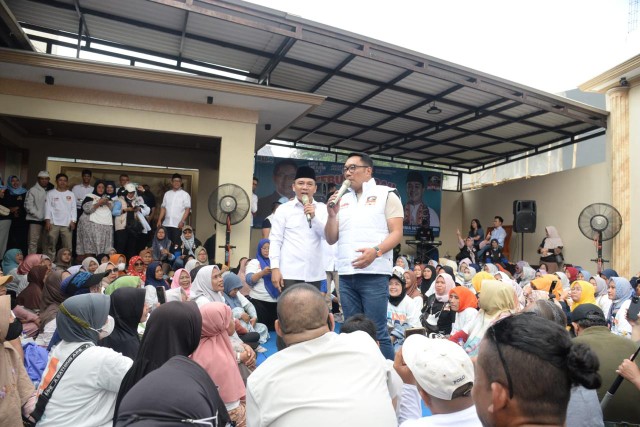 Bagi 5.000 Sembako Sekaligus Sosialisasi Cagub, Adi Kurnia Yakin Ridwan Kamil Dipercaya Masyarakat Pimpin Jakarta