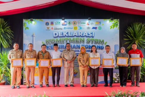 Dukung Deklarasi STBM, Bank Jakarta Berikan 1 Unit MCK Komunal di Tomang Jakarta Barat