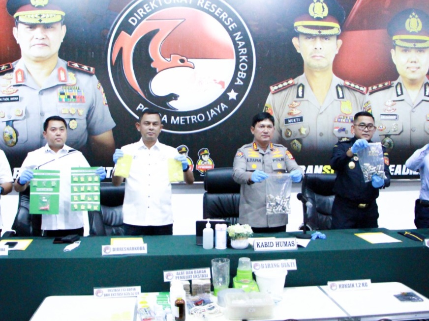 Polda Metro Jaya Ungkap Kasus Peredaran Narkotika Jenis Kokain dan Ekstasi buatan Sendiri (home Industri)
