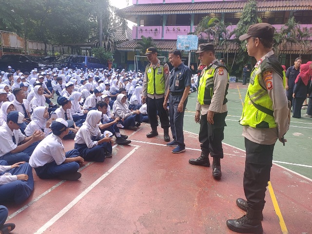 Polsek Cempaka Putih Laksanakan Giat Police Goes To School Di Beberapa Sekolah