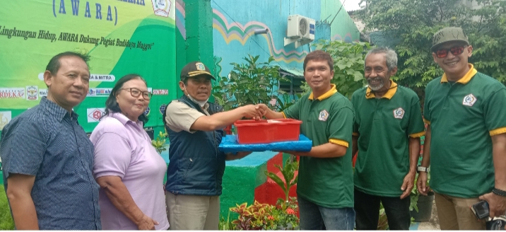 Peringati HPN 2023, AWARA Berikan Bantuan Kepada Pegiat Maggot di RW 04 Tanjung Priok