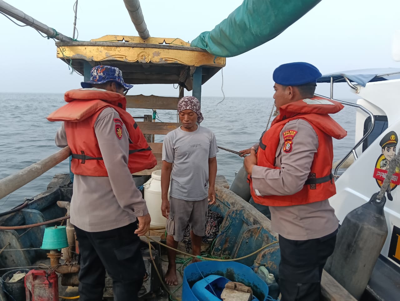 Satpolairud Polres Kepulauan Seribu Gencarkan Patroli Dialogis Laut, Himbau Nelayan dan Wisatawan Jaga Keselamatan