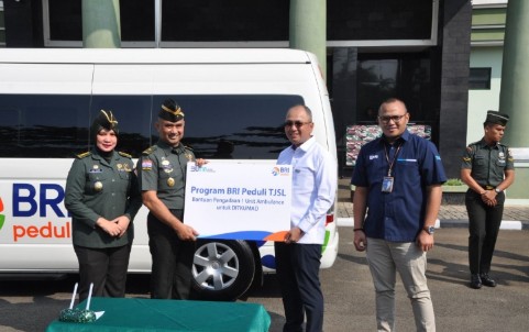 Peduli Masyarakat, BRI KC Kramat Jati Serahkan CSR Berupa Satu Ambulans ke DITKUMAD